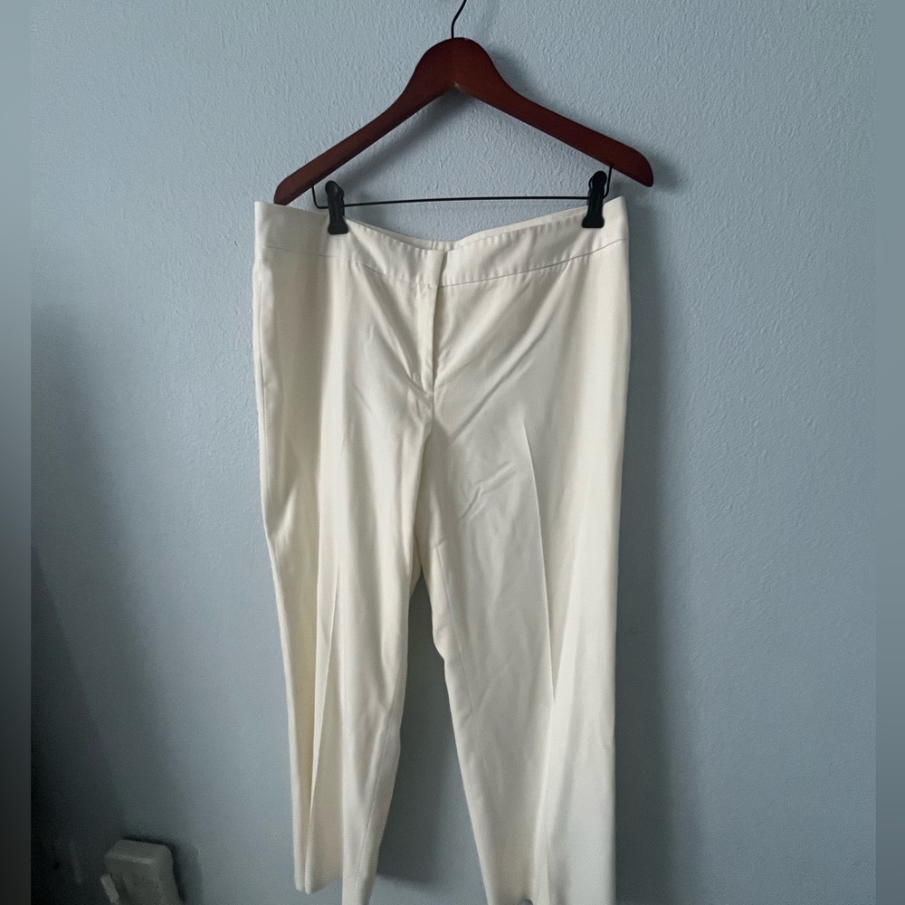 Classiques Entier White Straight‎ Leg Pants Relaxed Fit